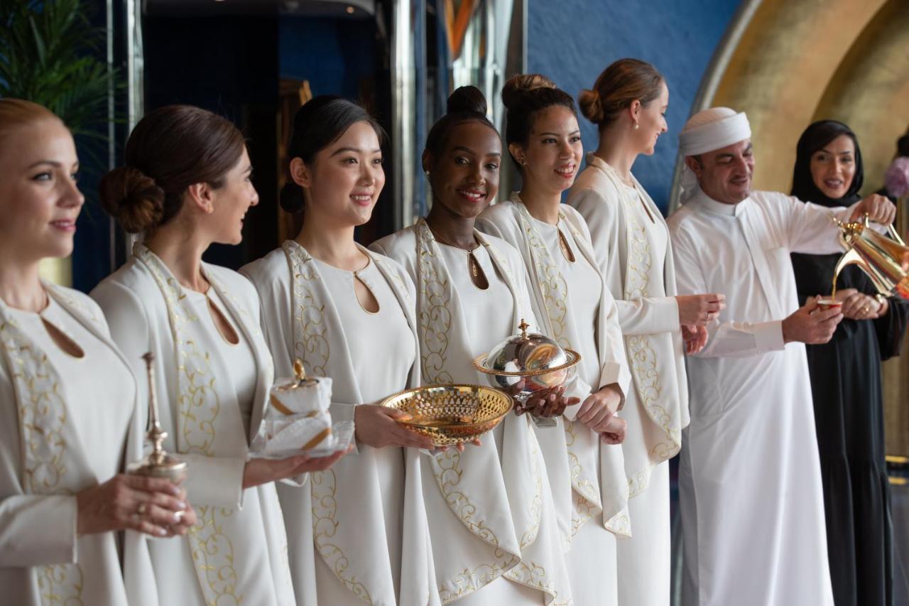 Jumeirah Burj Al Arab Дубай Экстерьер фото Emirates' staff at the 2013 FIFA Club World Cup